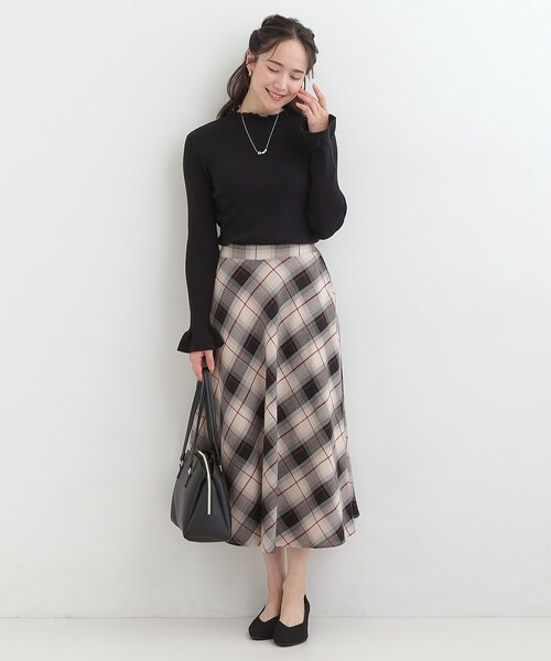 SHOO・LA・RUE（シューラルー）の「【洗濯機可/S-LL】フリルで上品 やわらかリブニット（ニット/セーター・レディース・オフホワイト/ブルー系その他/オレンジ/ブラック・03/02/01/04）」の11枚目の写真