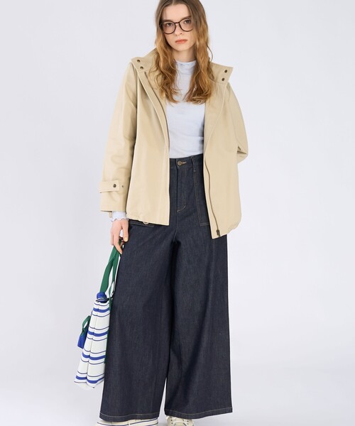 To b. by agnes b.（トゥービーバイアニエスベー）の「コットン スタンドカラー ジップアップ ショートコート（トレンチコート・レディース・ベージュ・FREE）」の8枚目の写真