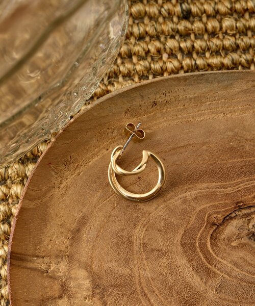 Jena espace merveilleux（ジェナ　エスパスメルヴェイユ）の「メタルウェーブピアス（リング・レディース・シルバー/ゴールド・FREE）」の4枚目の写真