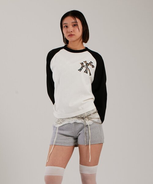 WHO'S WHO gallery(フーズフーギャラリー)の「【UNISEX】KOOKY'N KYスタースタッズラグランロンTEE(Tシャツ/カットソー・レディース・ブラック/ホワイト/レッド・SMALL/MEDIUM)」の9枚目の写真