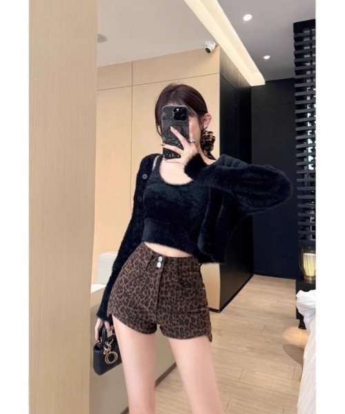 Ritzy(リッツィー)の「ハイウエストデザイン レオパード柄ショーツ(その他パンツ・レディース・レオパード/ホワイト/ブラック・M/L)」の5枚目の写真