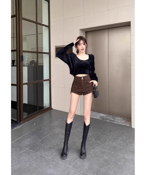 Ritzy(リッツィー)の「ハイウエストデザイン レオパード柄ショーツ(その他パンツ・レディース・レオパード/ホワイト/ブラック・M/L)」の6枚目の写真