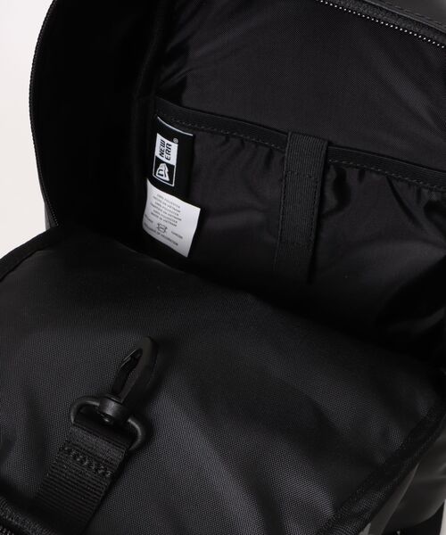 NEW ERA（ニューエラ）の「【NEW ERA/ニューエラ】ボディバッグ ブラックTPU（ボディバッグ/ウエストポーチ・メンズ・ブラック・FREE）」の4枚目の写真