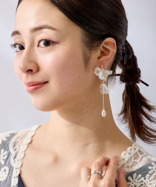 CALIN　STANDARD（カリンスタンダード）の「◆◆金属アレルギー対応◆◆〈ecru〉フラワースウィングパールイヤリング（イヤリング・レディース・シルバー・FREE）」の9枚目の写真