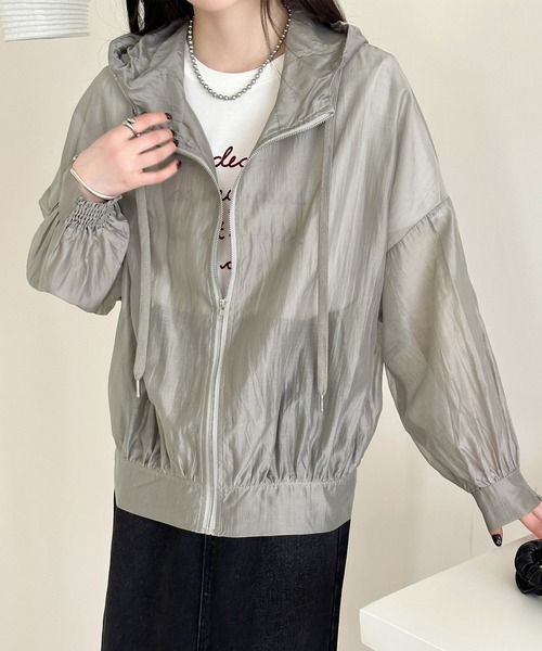 DAY CLOSET（デイ クローゼット）の「【フード付き】艶めく光沢シアー。長袖 パフスリーブ シャーリング フロントジップ パーカー レディース（パーカー・レディース・ホワイト/ブラック/ライトベージュ/グレー・FREE）」の5枚目の写真