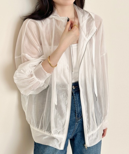 DAY CLOSET（デイ クローゼット）の「【フード付き】艶めく光沢シアー。長袖 パフスリーブ シャーリング フロントジップ パーカー レディース（パーカー・レディース・ホワイト/ブラック/ライトベージュ/グレー・FREE）」の22枚目の写真