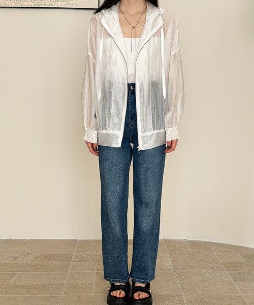 DAY CLOSET（デイ クローゼット）の「【フード付き】艶めく光沢シアー。長袖 パフスリーブ シャーリング フロントジップ パーカー レディース（パーカー・レディース・ホワイト/ブラック/ライトベージュ/グレー・FREE）」の19枚目の写真