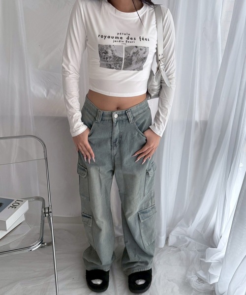 etta(エタ)の「モノクロフラワーショート丈ロンT/長袖Tシャツ(Tシャツ/カットソー・レディース・ホワイト・MEDIUM)」の3枚目の写真