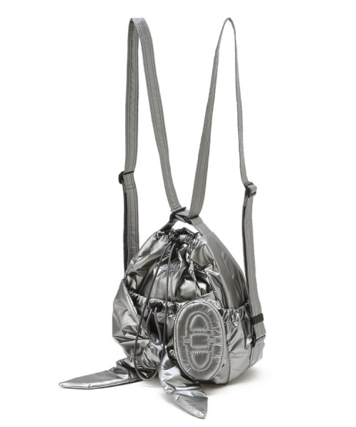 athe（アテ）の「[RUBAN] グロッシーグレーリボンバックパック兼ショルダーバッグ MINI AABA6E940G2（ショルダーバッグ・レディース・シルバーグレー・FREE）」の4枚目の写真