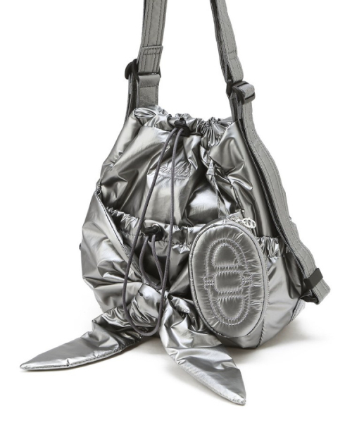 athe（アテ）の「[RUBAN] グロッシーグレーリボンバックパック兼ショルダーバッグ MINI AABA6E940G2（ショルダーバッグ・レディース・シルバーグレー・FREE）」の7枚目の写真