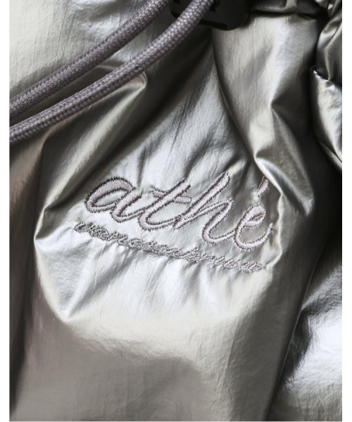 athe（アテ）の「[RUBAN] グロッシーグレーリボンバックパック兼ショルダーバッグ MINI AABA6E940G2（ショルダーバッグ・レディース・シルバーグレー・FREE）」の8枚目の写真