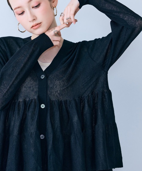 Audie a Muses(オーディアミューズ)の「シアーティアードニットカーディガン(カーディガン/ボレロ・レディース・ブラック/ベージュ・FREE)」の4枚目の写真