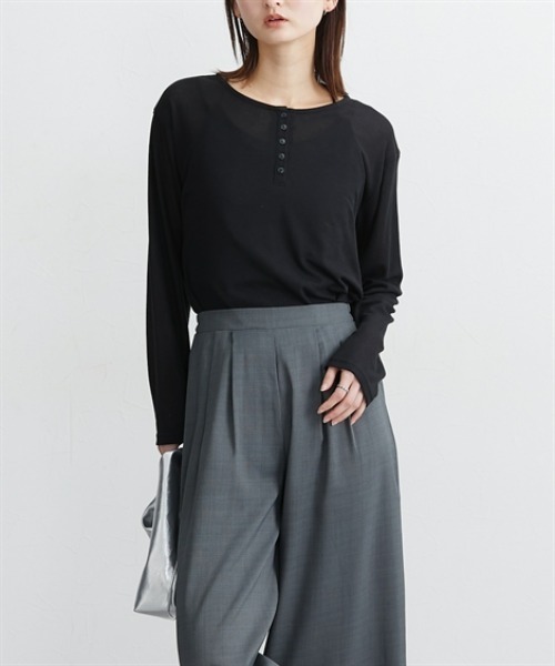 nissen(ニッセン)の「洗えるシアーリブカットソーヘンリーネックトップス(Tシャツ/カットソー・レディース・ブラック/グレー/オフホワイト・M/L/LL/3L)」の18枚目の写真