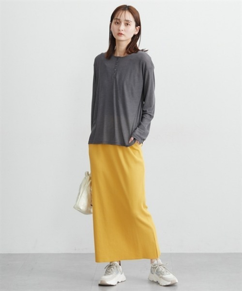 nissen(ニッセン)の「洗えるシアーリブカットソーヘンリーネックトップス(Tシャツ/カットソー・レディース・ブラック/グレー/オフホワイト・M/L/LL/3L)」の11枚目の写真