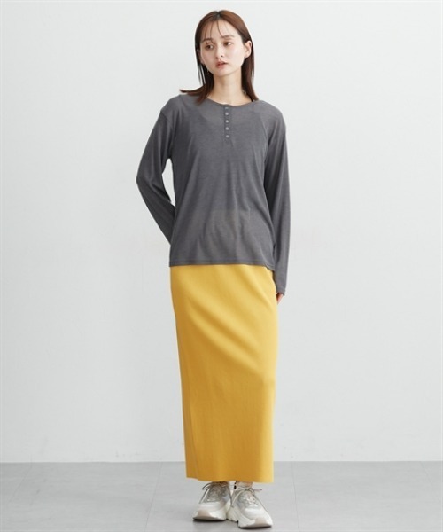 nissen(ニッセン)の「洗えるシアーリブカットソーヘンリーネックトップス(Tシャツ/カットソー・レディース・ブラック/グレー/オフホワイト・M/L/LL/3L)」の10枚目の写真