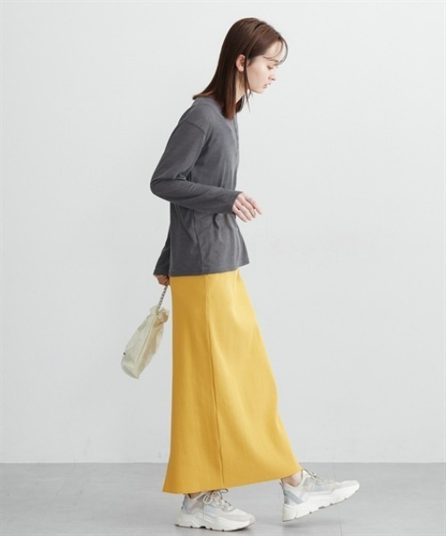 nissen(ニッセン)の「洗えるシアーリブカットソーヘンリーネックトップス(Tシャツ/カットソー・レディース・ブラック/グレー/オフホワイト・M/L/LL/3L)」の9枚目の写真