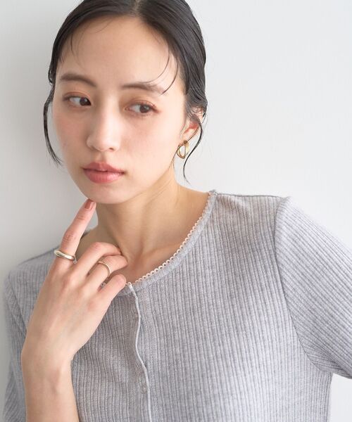 earth music&ecology(アースミュージックアンドエコロジー)の「チェーンリブラメカットソー(Tシャツ/カットソー・レディース・グレー/ブラック/ベージュ/ピンク/ブルー/オフホワイト・FREE)」の12枚目の写真