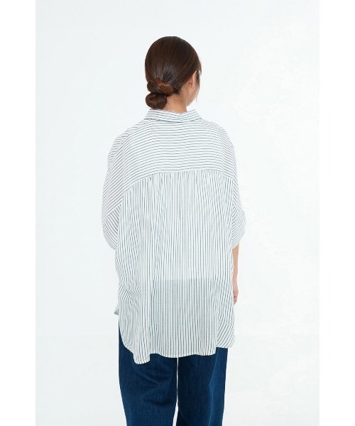 HEART MARKET（ハートマーケット）の「さらっと快適オーバーサイズロングシャツ（シャツ/ブラウス・レディース・ブラック/ホワイト系/ナチュラル/グリーン/ホワイト/モカ・FREE）」の19枚目の写真