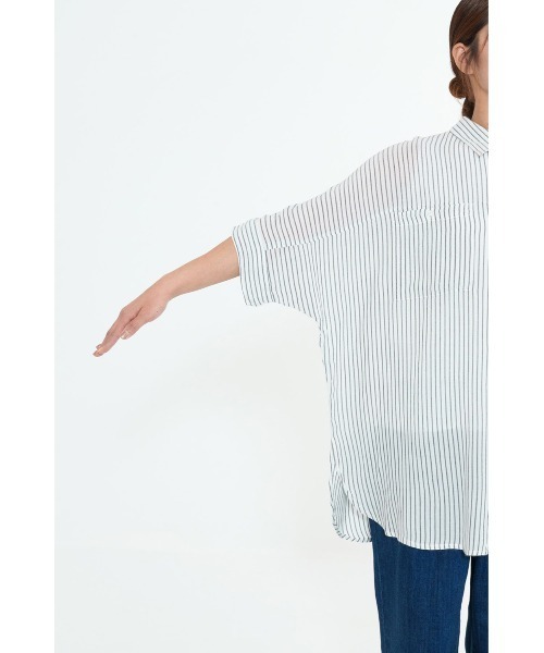 HEART MARKET（ハートマーケット）の「さらっと快適オーバーサイズロングシャツ（シャツ/ブラウス・レディース・ブラック/ホワイト系/ナチュラル/グリーン/ホワイト/モカ・FREE）」の11枚目の写真