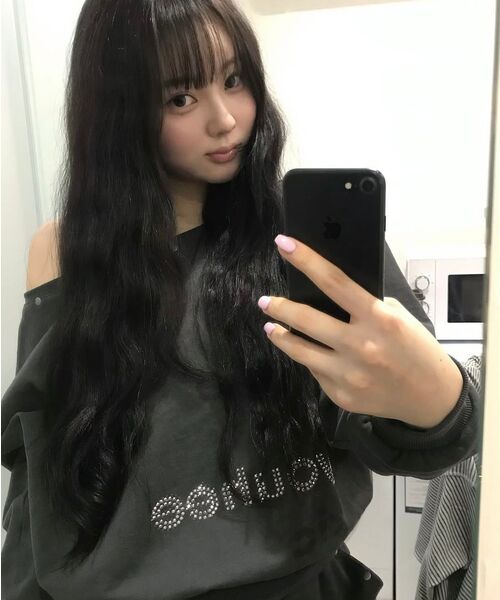 YOUHEE(ユヒ)の「YOUHEETIC HOTFIX OFF-SHOULDER SWEATSHIRTS CHARCOAL(スウェット・レディース・その他・FREE)」の2枚目の写真
