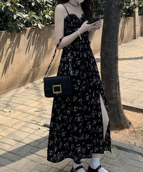 SHOUYO(ショウヨウ)の「花柄シャーリングキャミワンピース(ワンピース・レディース・ブラック・M)」の9枚目の写真