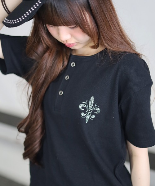 ATMARK(アットマーク)の「《2サイズ展開 / UNISEX 》胸ラインストーン テレコリブ ヘンリーネック半袖Tシャツ(Tシャツ/カットソー・メンズ・ブラック系1/ブラック系2・L/M)」の8枚目の写真