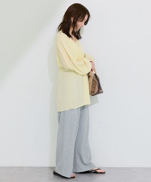 Green Parks(グリーンパークス)の「SET2点Vネックブラウス+タンクトップ(シャツ/ブラウス・レディース・オフホワイト/ブラック/イエロー・FREE)」の14枚目の写真
