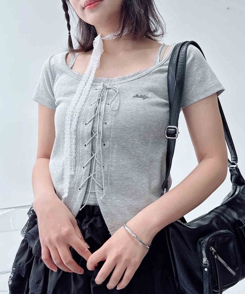 AS KNOW AS plus(アズノゥアズプラス)の「〇レースアップデザイン ドッキング レイヤード風半袖プルオーバー(Tシャツ/カットソー・レディース・ブラック/アイボリー系/杢グレー/サックスブルー系・FREE)」の3枚目の写真