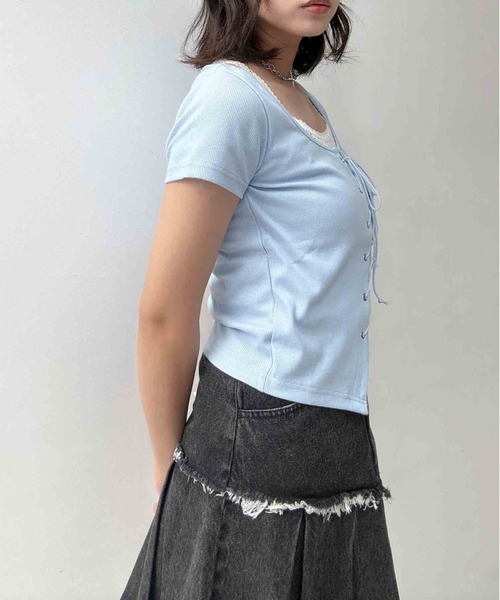 AS KNOW AS plus(アズノゥアズプラス)の「〇レースアップデザイン ドッキング レイヤード風半袖プルオーバー(Tシャツ/カットソー・レディース・ブラック/アイボリー系/杢グレー/サックスブルー系・FREE)」の11枚目の写真