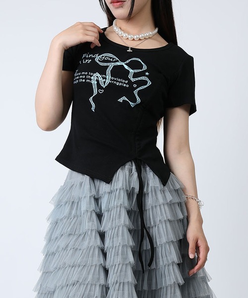 HOOK(フック)の「HOOK for girls リボングラフィック × サイドギャザー コンパクトストリートT (SS)(Tシャツ/カットソー・レディース・グレー/ブラック/ホワイト/ブルー・FREE)」の1枚目の写真