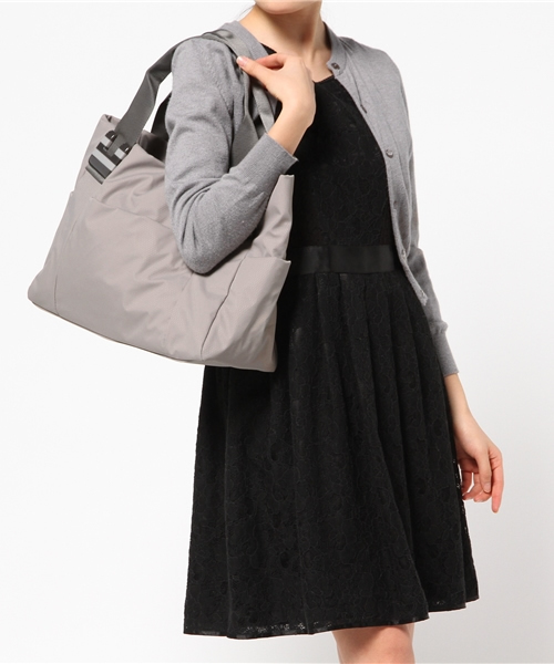 美品◯イアパピヨネ 樹脂パーツ ナイロントートバッグ 美品