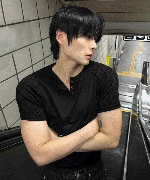 COSYHARU（コシハル）の「ヘンリーUネッククロップマッスルフィットラグランニットT（Tシャツ/カットソー・メンズ・ブラック/ホワイト・LARGE/MEDIUM）」の8枚目の写真