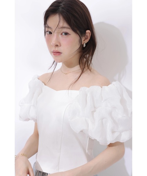 Rirandture(リランドチュール)の「フワフワスリーブカットトップス(Tシャツ/カットソー・レディース・ライトイエロー/オフホワイト/ブラック系その他2・2)」の1枚目の写真