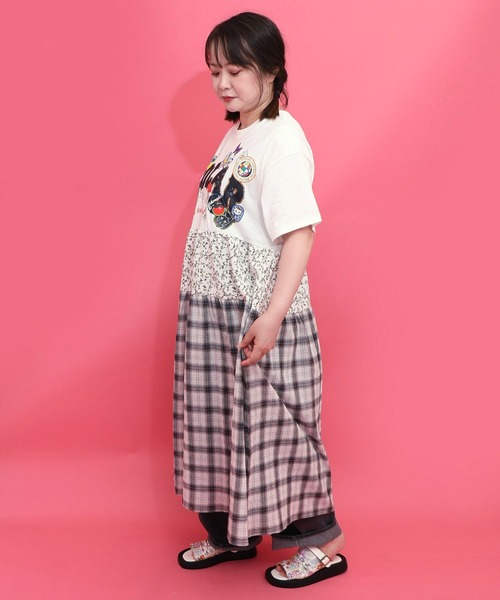 ScoLar(スカラー)の「162695:ポップロゴ×チェック×花柄 異素材切替ワンピース(ワンピース・レディース・オフホワイト/ブラック・M)」の4枚目の写真