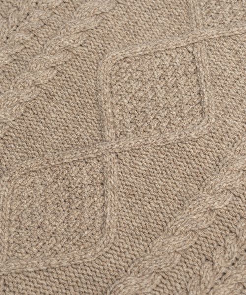 EDINBURGH CLUB(エディンバラクラブ)の「ARAN CREW-NECK SWEATER (BEIGE)(ニット/セーター・メンズ・Beige・SMALL/MEDIUM/LARGE/X-LARGE)」の3枚目の写真
