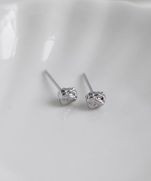 LA VORAGINE(ラ ヴォラジネ)の「岩模様ミニピアス アレルギー対応(ピアス(両耳用)・レディース・Silver/GOLD・FREE)」の8枚目の写真