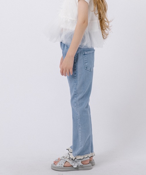 URBAN CHERRY(アーバンチェリー)の「スカラップレースフレアデニムパンツ(デニムパンツ・キッズ・ブルー・110cm/120cm/130cm/140cm/150cm)」の2枚目の写真