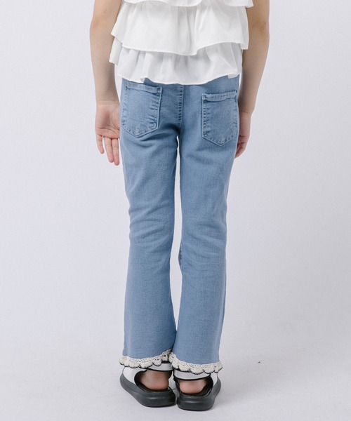 URBAN CHERRY(アーバンチェリー)の「スカラップレースフレアデニムパンツ(デニムパンツ・キッズ・ブルー・110cm/120cm/130cm/140cm/150cm)」の5枚目の写真