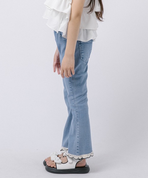 URBAN CHERRY(アーバンチェリー)の「スカラップレースフレアデニムパンツ(デニムパンツ・キッズ・ブルー・110cm/120cm/130cm/140cm/150cm)」の6枚目の写真