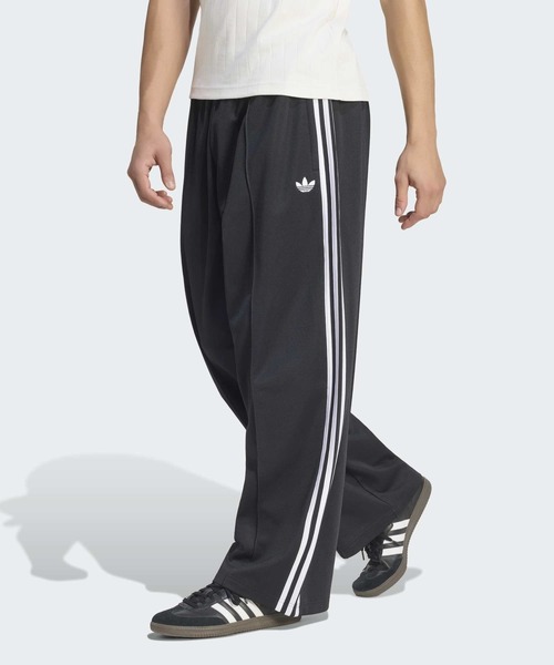 adidas(アディダス)の「BAGGY TRACK PANTS / アディダスオリジナルス adidas Originals(その他パンツ・メンズ・ブラック・X-LARGE/X-SMALL/XX-LARGE/LARGE/3XL/SMALL/MEDIUM)」の1枚目の写真