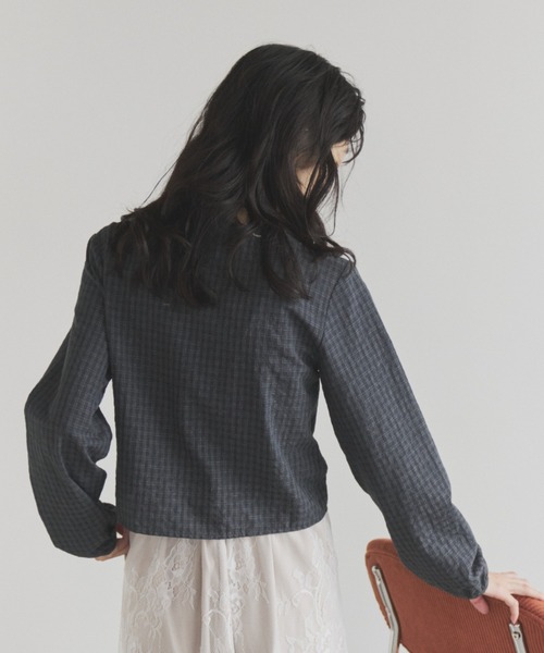 ELNEsoi(エルネソワ)の「シャーリングデザインチェックブラウス(シャツ/ブラウス・レディース・チャコールグレー/ブラウン・FREE)」の11枚目の写真