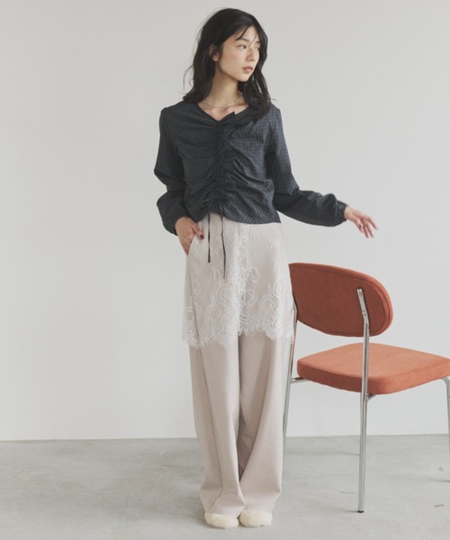 ELNEsoi(エルネソワ)の「シャーリングデザインチェックブラウス(シャツ/ブラウス・レディース・チャコールグレー/ブラウン・FREE)」の16枚目の写真