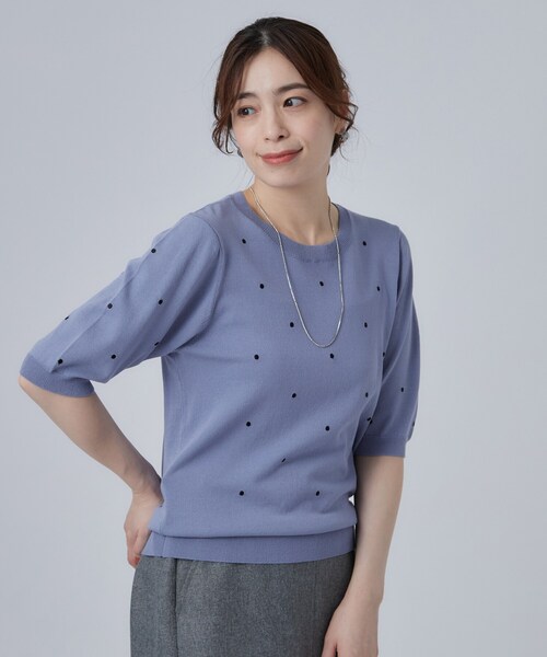 SHOO・LA・RUE(シューラルー)の「【ひんやり/S-LL】ほんのり甘い ドット刺繍ニット(ニット/セーター・レディース・ブラウン系/ブルー/ダークグレー・01/02/03/04)」の12枚目の写真