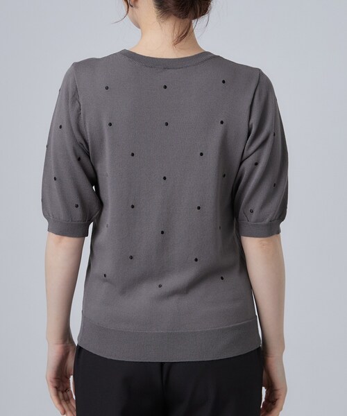 SHOO・LA・RUE(シューラルー)の「【ひんやり/S-LL】ほんのり甘い ドット刺繍ニット(ニット/セーター・レディース・ブラウン系/ブルー/ダークグレー・01/02/03/04)」の18枚目の写真