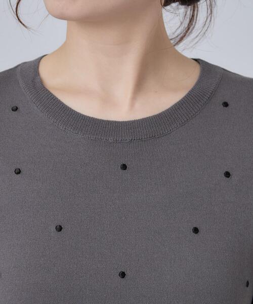 SHOO・LA・RUE(シューラルー)の「【ひんやり/S-LL】ほんのり甘い ドット刺繍ニット(ニット/セーター・レディース・ブラウン系/ブルー/ダークグレー・01/02/03/04)」の19枚目の写真