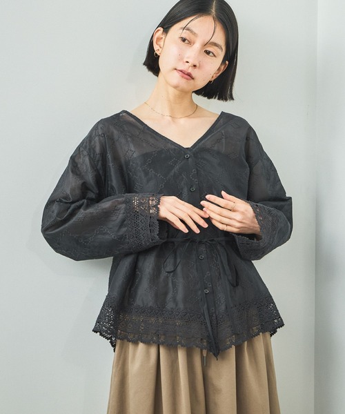studio CLIP(スタディオクリップ)の「ダブルフロント刺繍レースヘムブラウス(シャツ/ブラウス・レディース・ブラック/オフホワイト/ブラウン・FREE)」の10枚目の写真