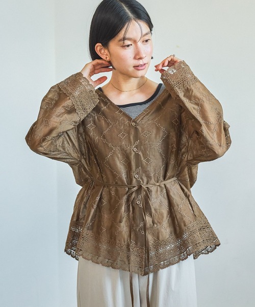 studio CLIP(スタディオクリップ)の「ダブルフロント刺繍レースヘムブラウス(シャツ/ブラウス・レディース・ブラック/オフホワイト/ブラウン・FREE)」の14枚目の写真