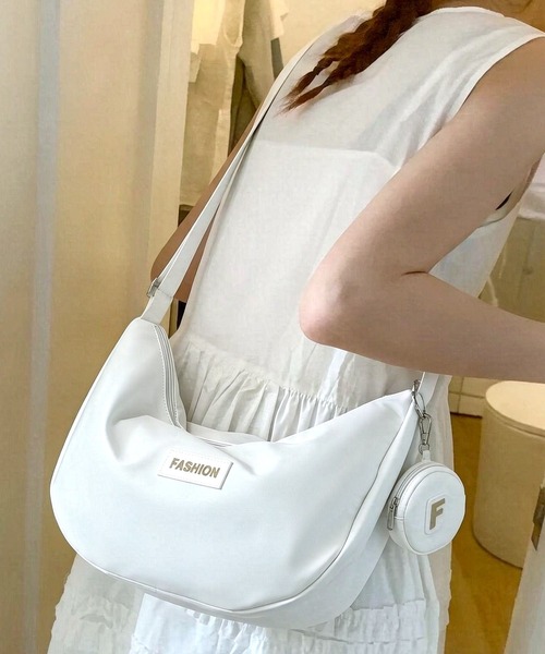 LA VORAGINE（ラ ヴォラジネ）の「ラウンドショルダーバッグ　ミニポーチ付き（ショルダーバッグ・レディース・Red/White/ブルー/Black/アイボリー・FREE）」の2枚目の写真