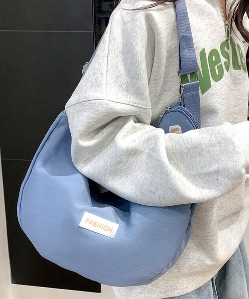 LA VORAGINE（ラ ヴォラジネ）の「ラウンドショルダーバッグ　ミニポーチ付き（ショルダーバッグ・レディース・Red/White/ブルー/Black/アイボリー・FREE）」の4枚目の写真