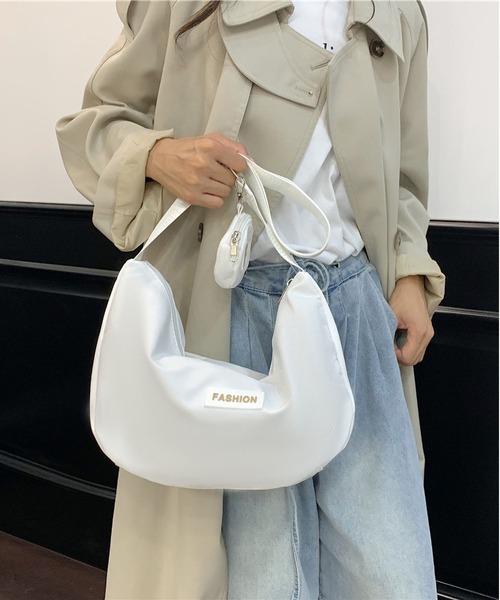 LA VORAGINE（ラ ヴォラジネ）の「ラウンドショルダーバッグ　ミニポーチ付き（ショルダーバッグ・レディース・Red/White/ブルー/Black/アイボリー・FREE）」の11枚目の写真